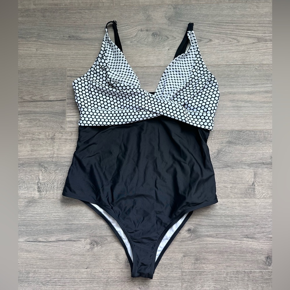 XL Cupshe black white geometric one piece swimsuit bathing shein full coverage